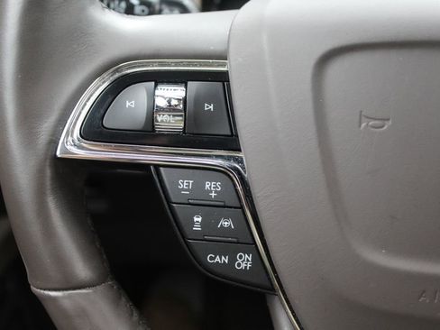 Used 2023 Lincoln Nautilus Reserve FWD image 11