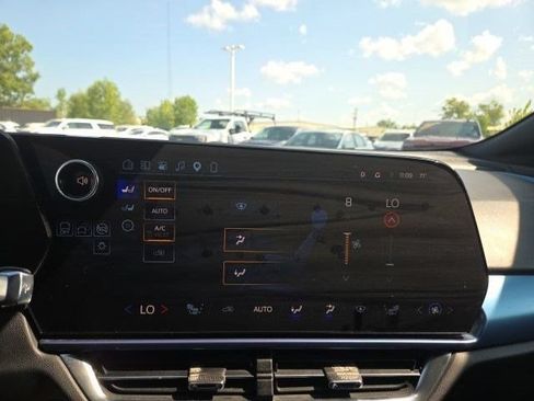 Used 2025 Chevrolet Equinox EV LT w/ Convenience Package FWD image 27