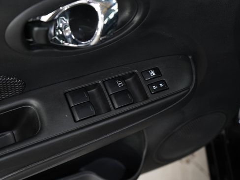 Used 2018 Nissan Versa SV FWD image 18
