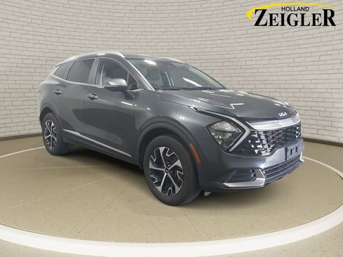 Used 2023 Kia Sportage EX AWD/4WD image 3