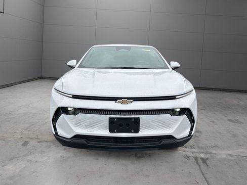 New 2026 Chevrolet Equinox EV LT image 2