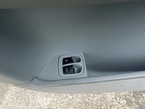 Used 2004 Porsche Cayenne S image 13