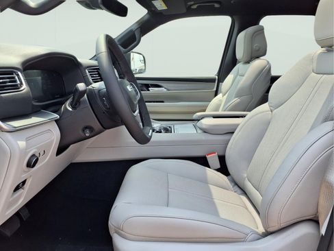New 2026 Jeep Grand Wagoneer 2WD image 8