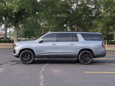 Used 2021 Chevrolet Suburban Z71 w/ Z71 Signature Package AWD/4WD image 2