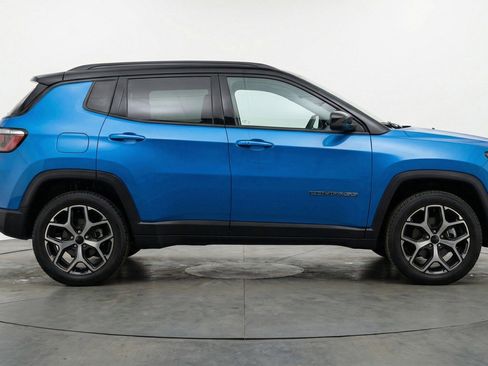 Used 2025 Jeep Compass Limited AWD/4WD image 10