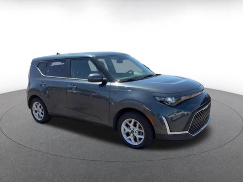 Used 2025 Kia Soul LX w/ LX Technology Package FWD image 3