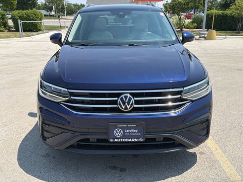 Certified 2023 Volkswagen Tiguan SE w/ Panoramic Sunroof Package AWD/4WD image 2