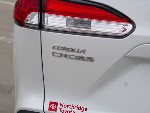 Used 2024 Toyota Corolla Cross LE AWD/4WD image 11