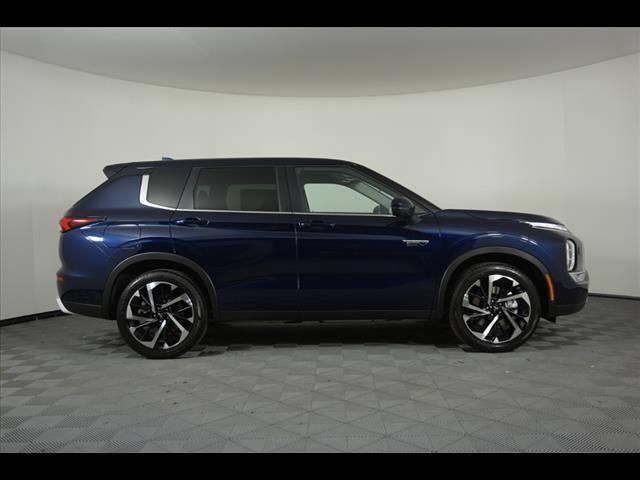 Used 2025 Mitsubishi Outlander SE AWD/4WD image 28