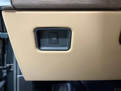 Used 2023 Land Rover Range Rover Long Wheelbase SE image 19