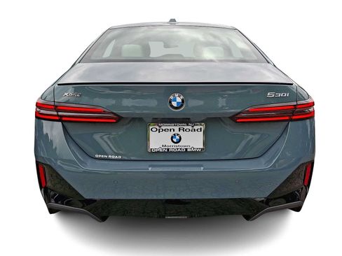 Used 2026 BMW 530i xDrive w/ M Sport Package AWD/4WD image 5