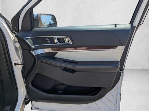 Used 2019 Ford Explorer Platinum AWD/4WD image 27