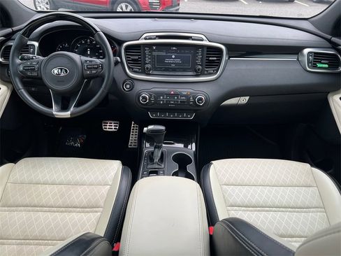 Used 2017 Kia Sorento SX image 28