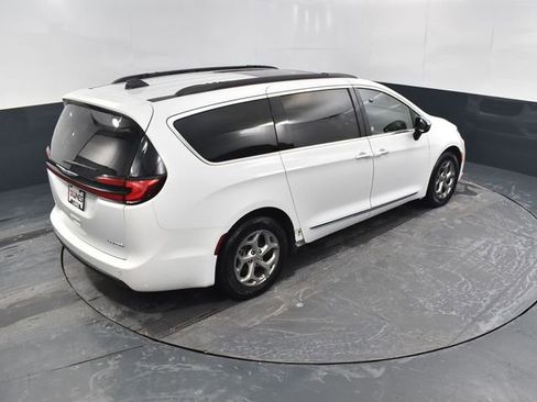 Used 2023 Chrysler Pacifica Limited image 43