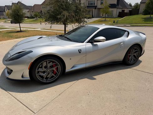 Used 2020 Ferrari 812 Superfast RWD image 2