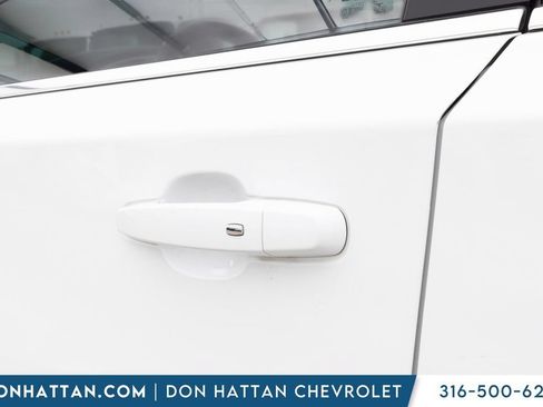 Used 2023 Chevrolet Traverse LT FWD image 29