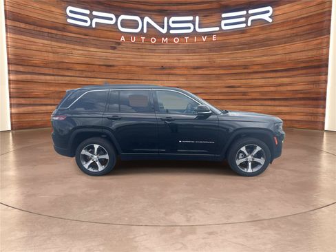 Used 2024 Jeep Grand Cherokee Limited AWD/4WD image 8