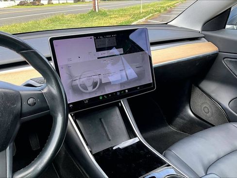Used 2018 Tesla Model 3 Long Range RWD image 6