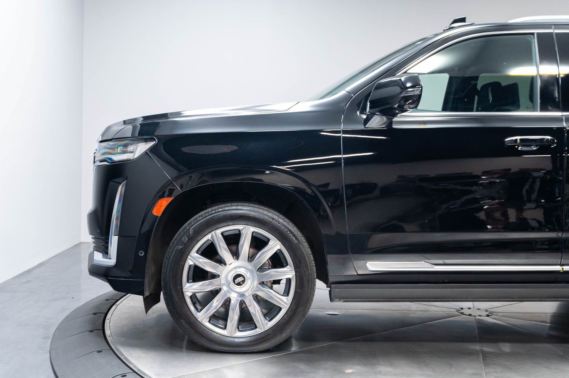 Used 2024 Cadillac Escalade Premium Luxury Platinum AWD/4WD image 18