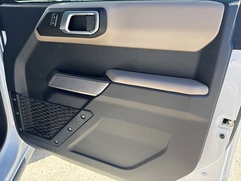 Used 2023 Ford Bronco Wildtrak image 23