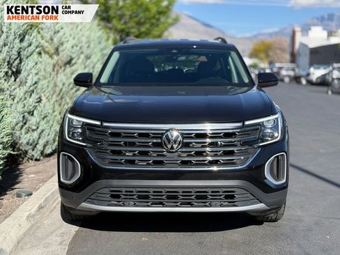 Used 2025 Volkswagen Atlas SE AWD/4WD image 2