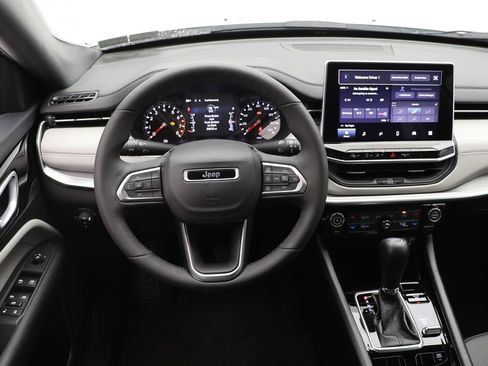 Used 2025 Jeep Compass Limited AWD/4WD image 12