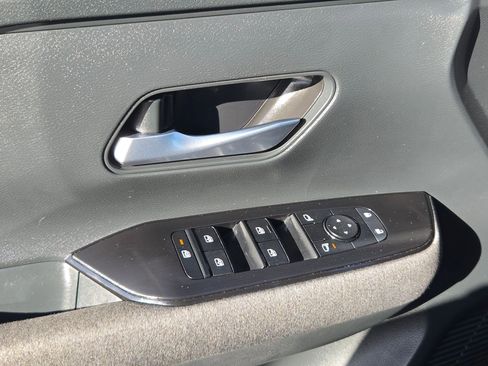 Certified 2025 Nissan Kicks SV w/ Illumination Package image 12