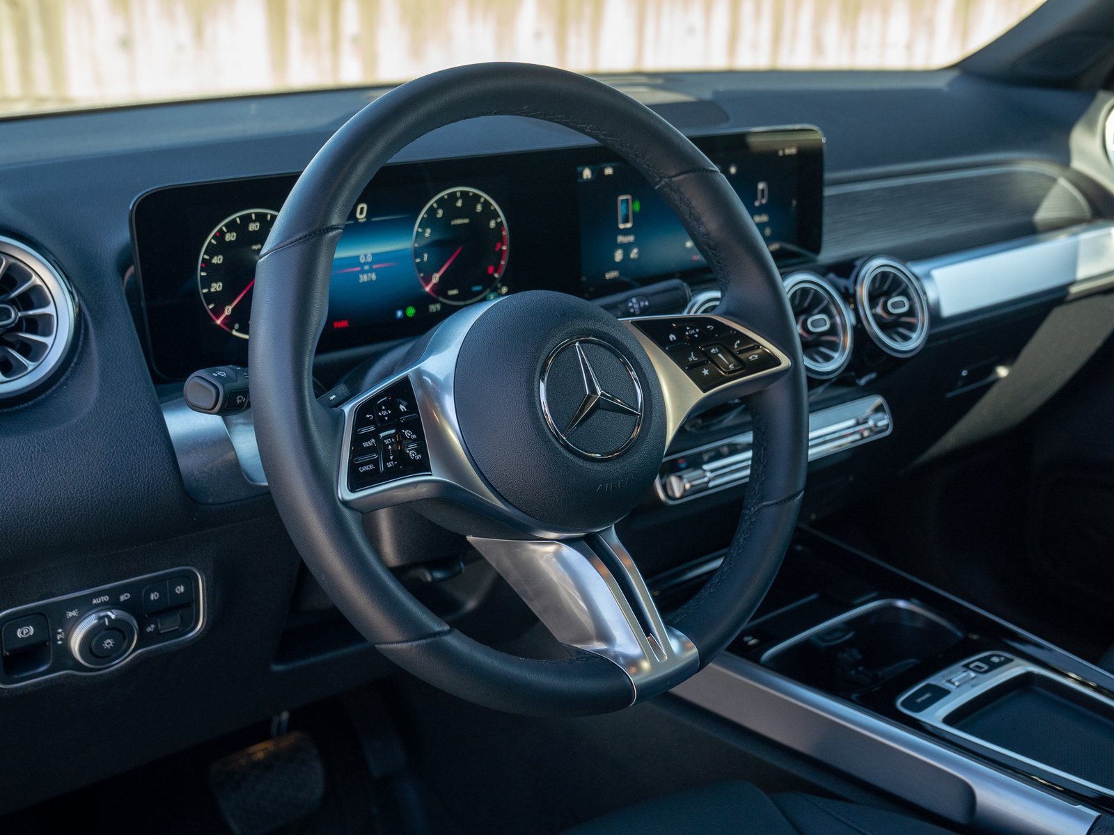 Used 2026 Mercedes-Benz GLB 250 4MATIC image 17