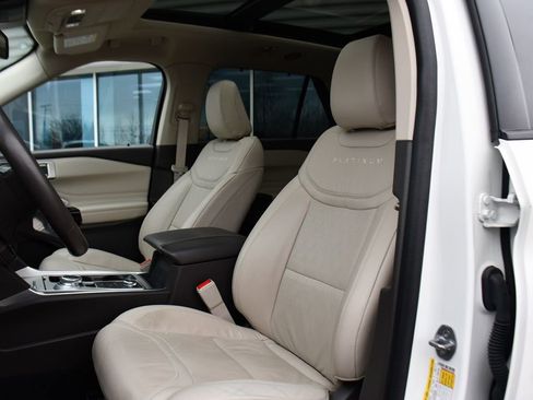 Used 2023 Ford Explorer Platinum w/ Technology Package image 13