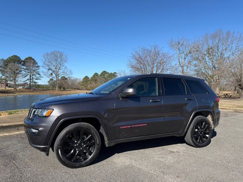Used 2019 Jeep Grand Cherokee Altitude image 1
