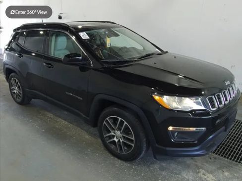Used 2019 Jeep Compass Latitude FWD image 1