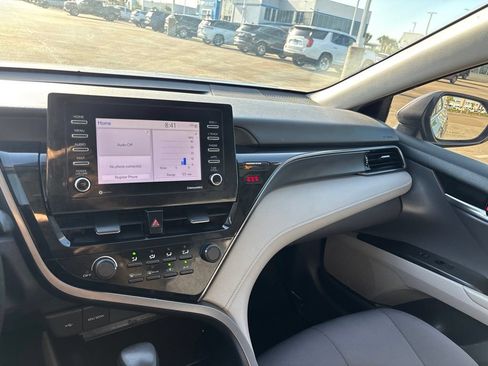 Used 2021 Toyota Camry LE FWD image 18