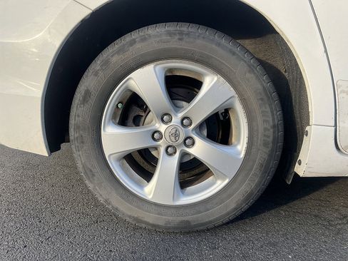 Used 2012 Toyota Sienna LE image 9