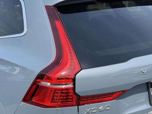 Used 2023 Volvo XC60 B5 Plus AWD/4WD image 11