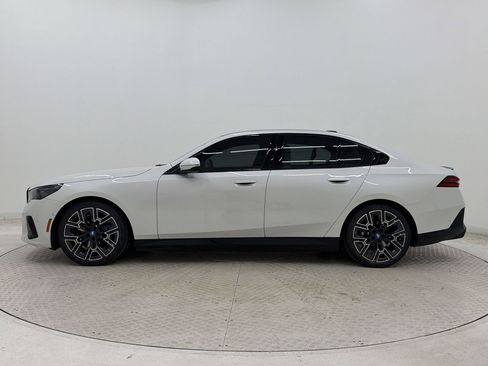 Certified 2024 BMW i5 eDrive40i w/ Executive Package RWD image 2