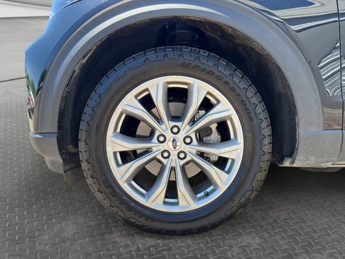 Used 2023 Ford Explorer Limited AWD/4WD image 16