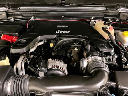Used 2018 Jeep Wrangler Unlimited Rubicon AWD/4WD image 10