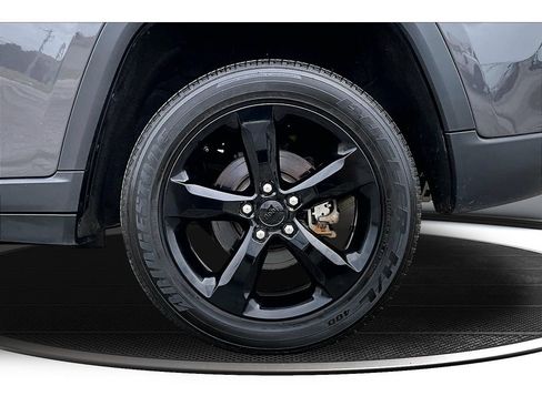 Used 2024 Jeep Grand Cherokee Altitude AWD/4WD image 40