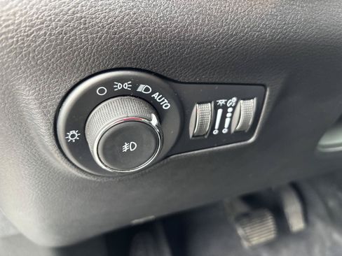 Used 2023 Jeep Compass Latitude w/ Convenience Group AWD/4WD image 18