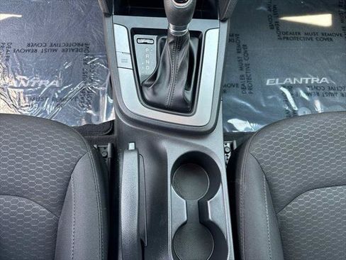Used 2020 Hyundai Elantra SE w/ Cargo Package (C1) FWD image 17
