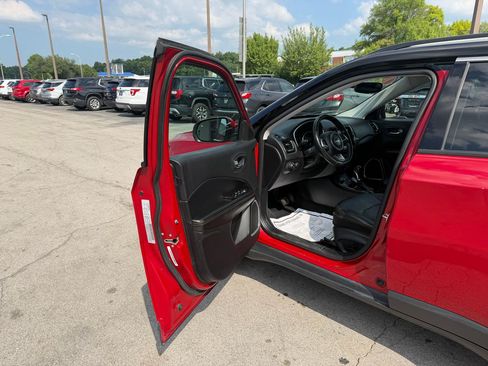 Used 2018 Jeep Compass Limited w/ Safe & Security Group AWD/4WD image 13