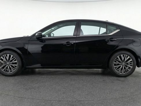 Used 2025 Nissan Altima 2.5 SV FWD image 5