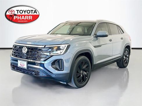 Used 2025 Volkswagen Atlas Cross Sport SE FWD image 1