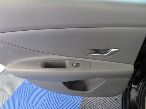 Used 2025 Hyundai Elantra SE FWD image 25