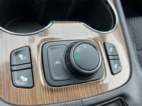 Used 2021 GMC Acadia SLE w/ Driver Convenience Package image 40