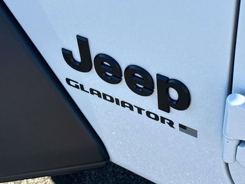 New 2026 Jeep Gladiator Sport AWD/4WD image 7