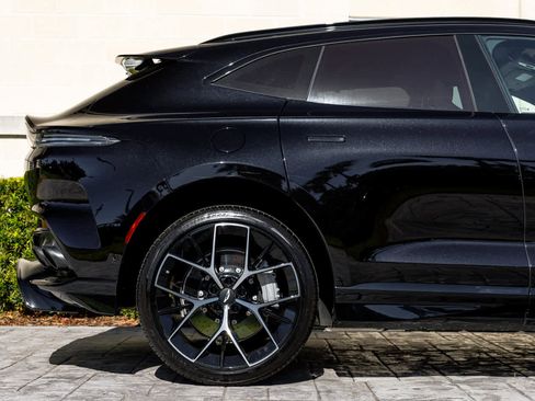 Used 2025 Aston Martin DBX 707 image 21