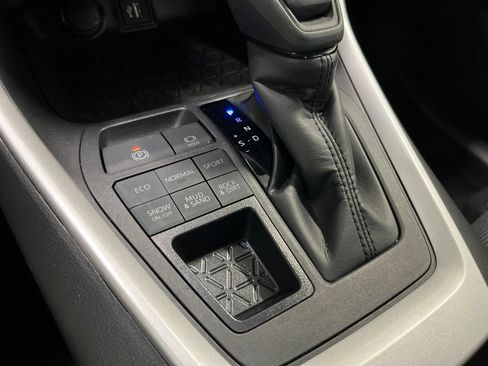 Used 2024 Toyota RAV4 LE AWD/4WD image 15