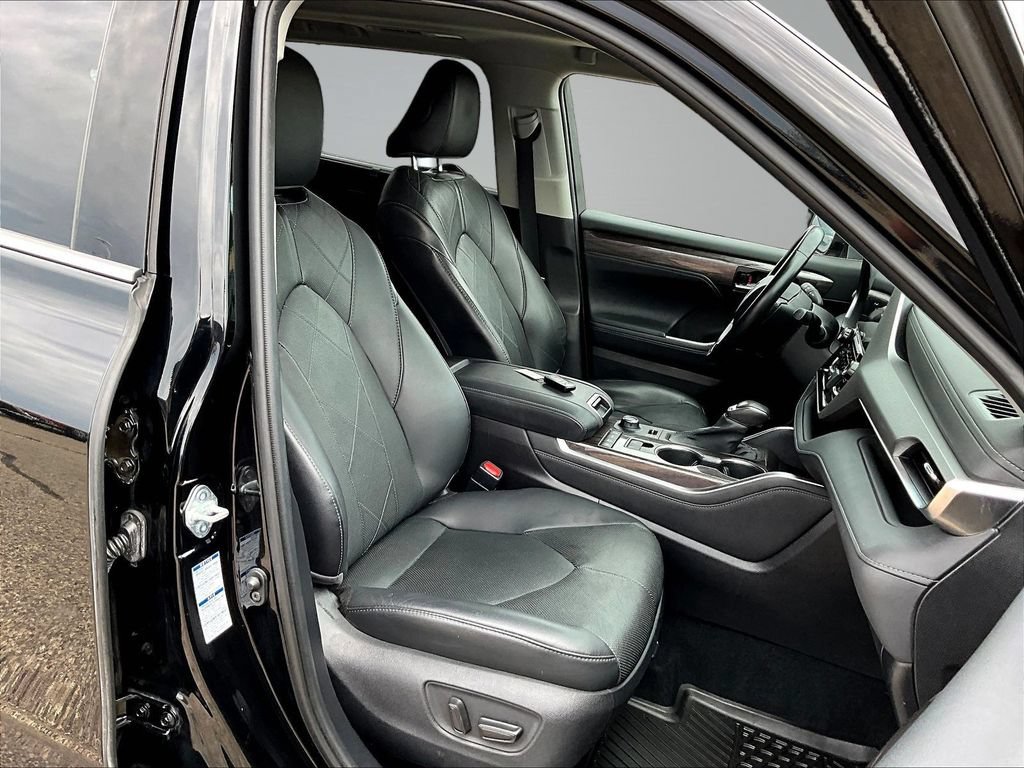Used 2021 Toyota Highlander Limited AWD/4WD image 32