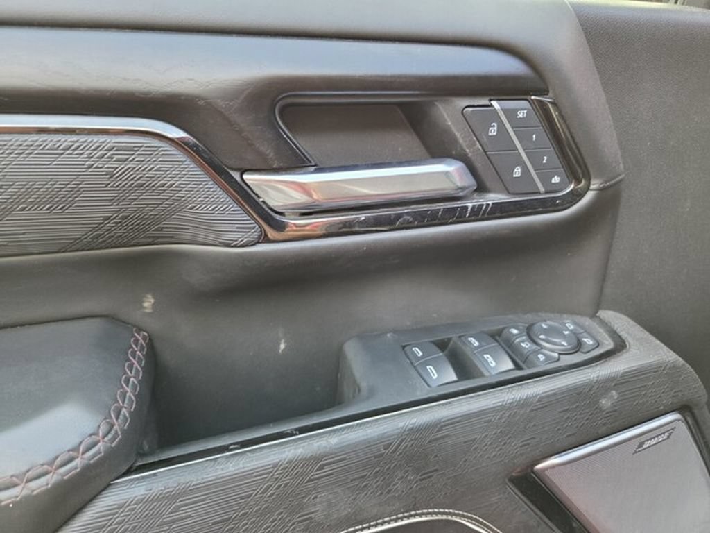 Used 2025 GMC Sierra 2500 AT4X AWD/4WD image 8